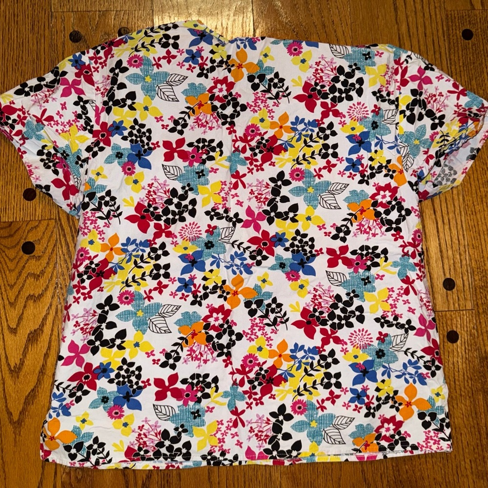 L Dickies Women's Multicolor Floral Short Sleeve scrub top